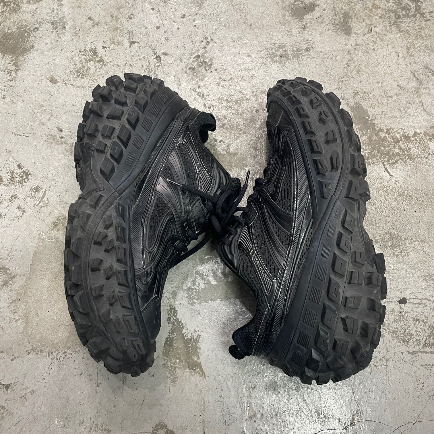 国内正規 BALENCIAGA BOUNCER バウンサー ディフェンダー