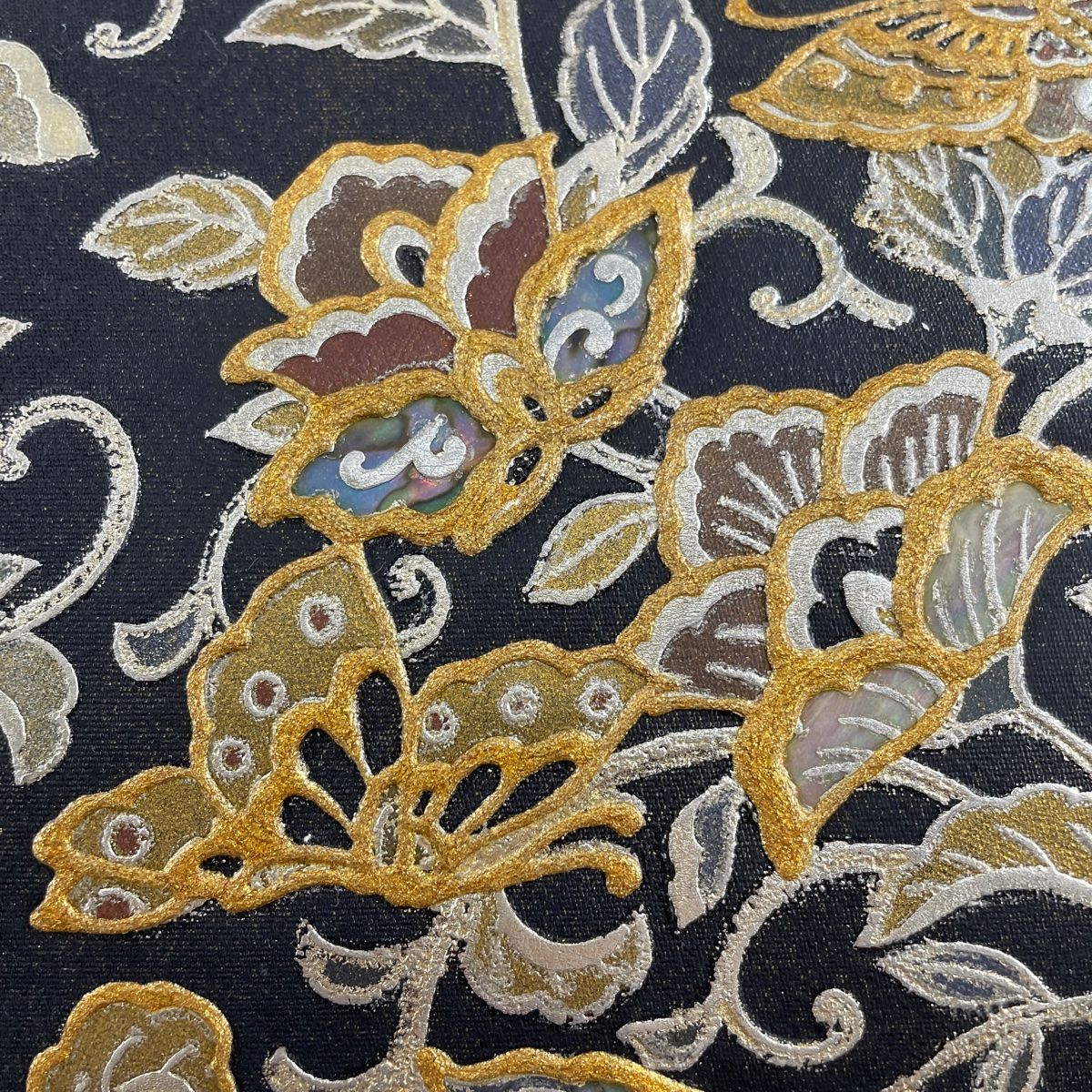 袋帯 美品 秀品 花唐草 蝶 金彩 墨色 お太鼓柄 正絹 【中古