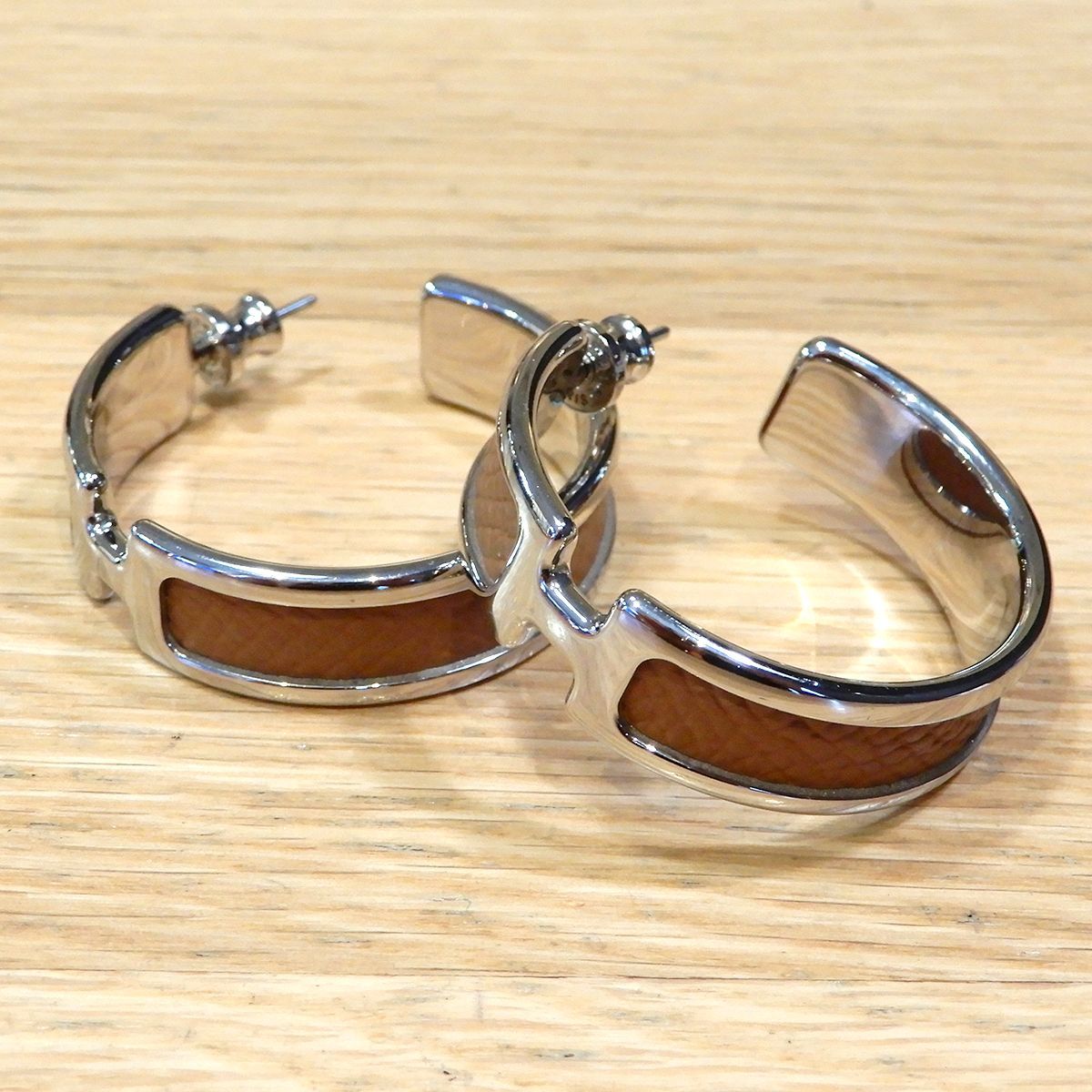 新品同様】エルメス オランプ ピアス エプソン メタル ゴールド 