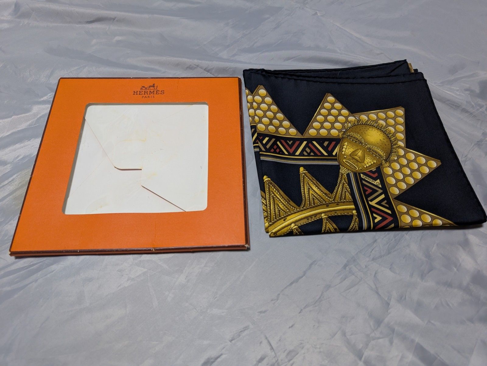 HERMES カレ90 大判スカーフ 首長達の金 シルク ブラック