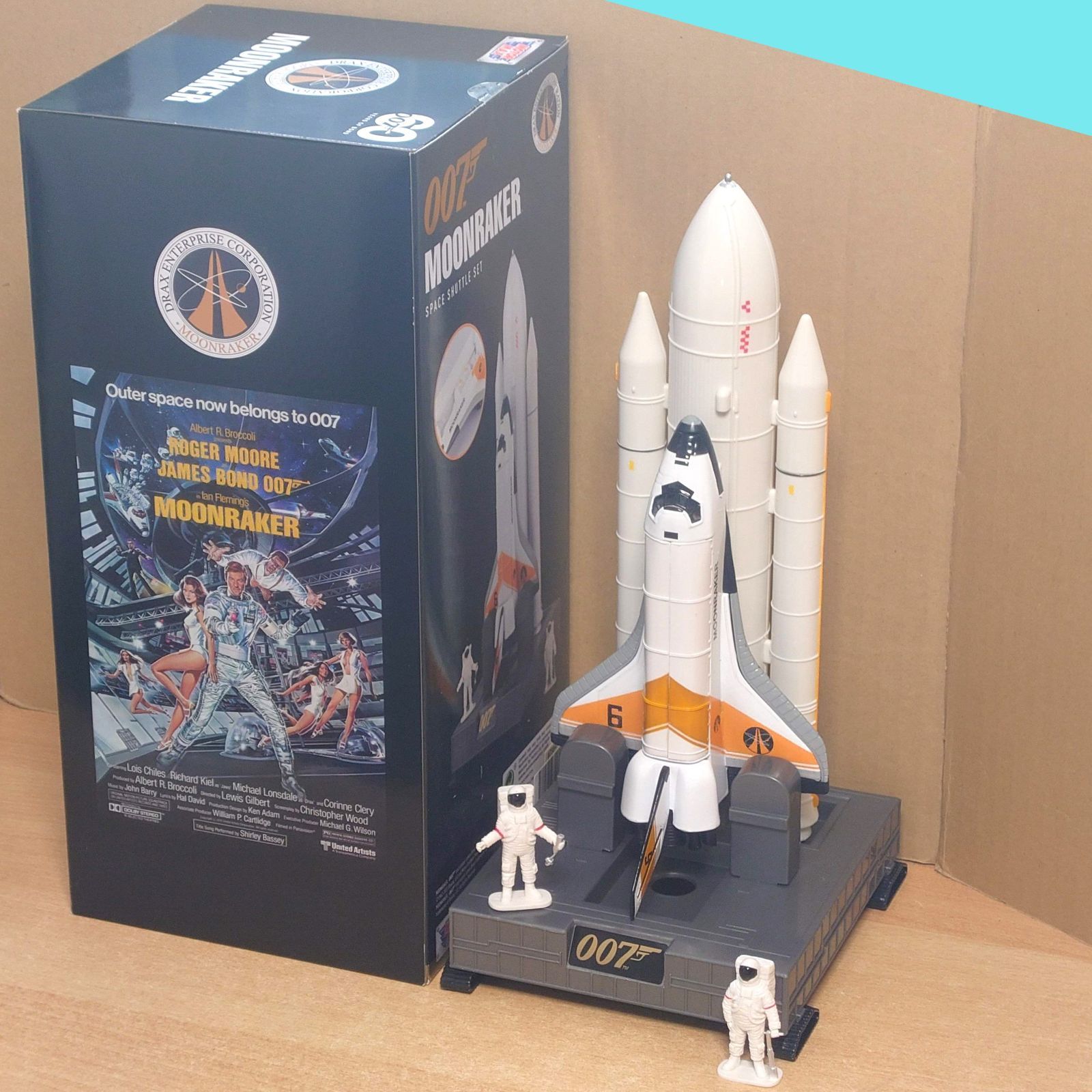 未組立　童友社 007 ムーンレイカー 人形3体付 スペースシャトル プラモデル Amazon.co.jp: 童友社 007 ムーンレイカー 人形3体付 スペース