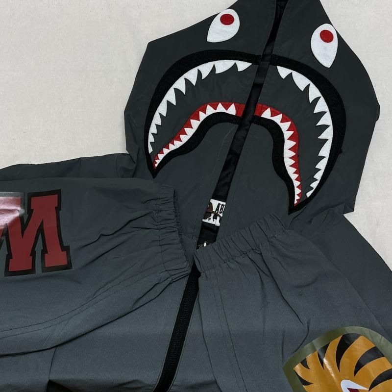 A BATHING APE アベイシングエイプ SHARK HOODIE JACKET ナイロン ...