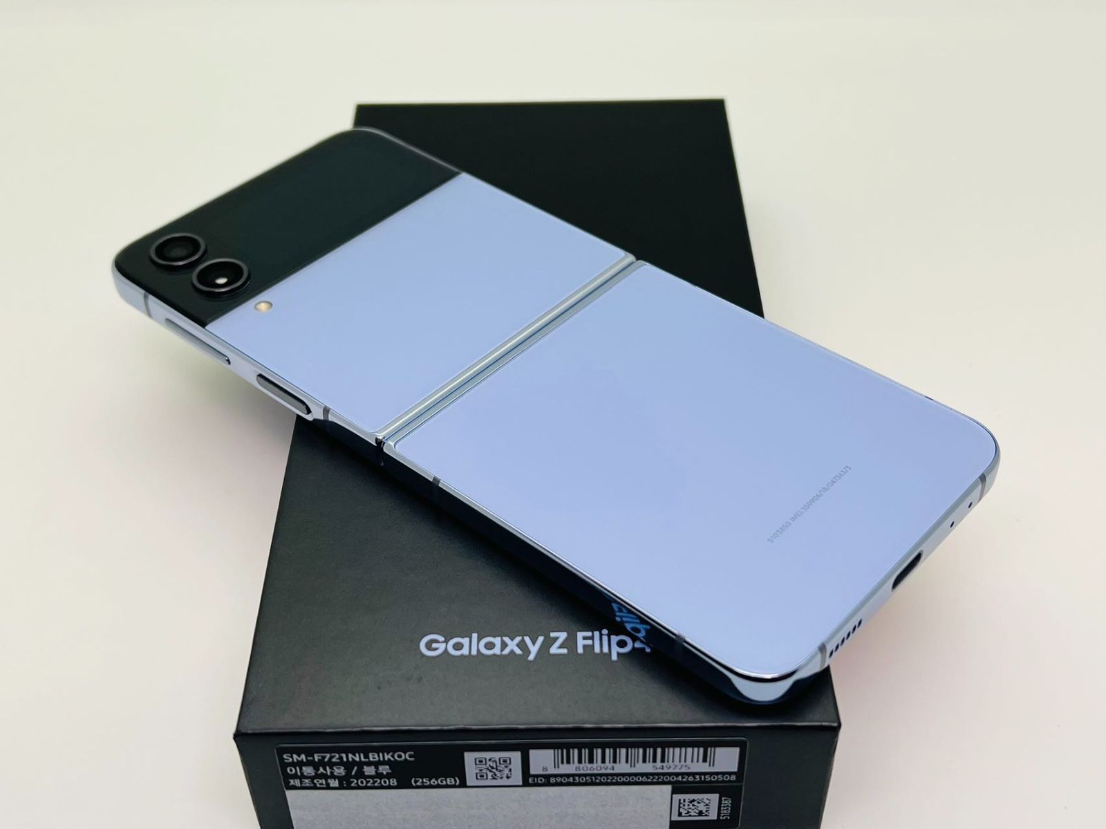 [2699] Galaxy Z Flip4 5G 256GB ライトブルー-1
