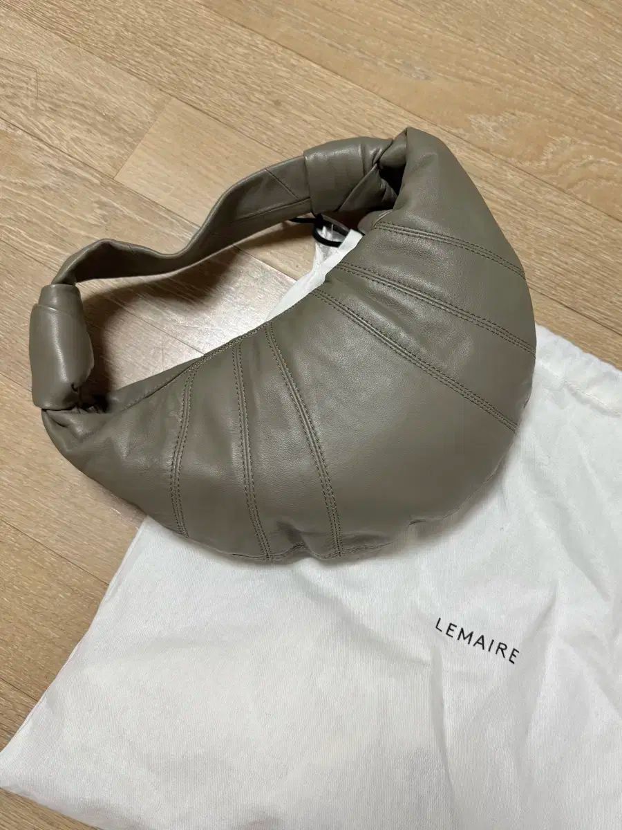 LEMAIRE ルメール ミニ 幸運 クロワッサン バッグ セージグリーン Sage green