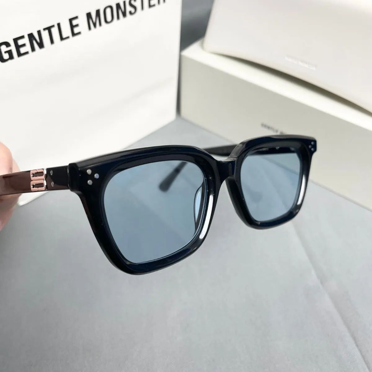 GENTLE MONSTER です ジェントルモンスター サングラス MUSEE 01(BL)