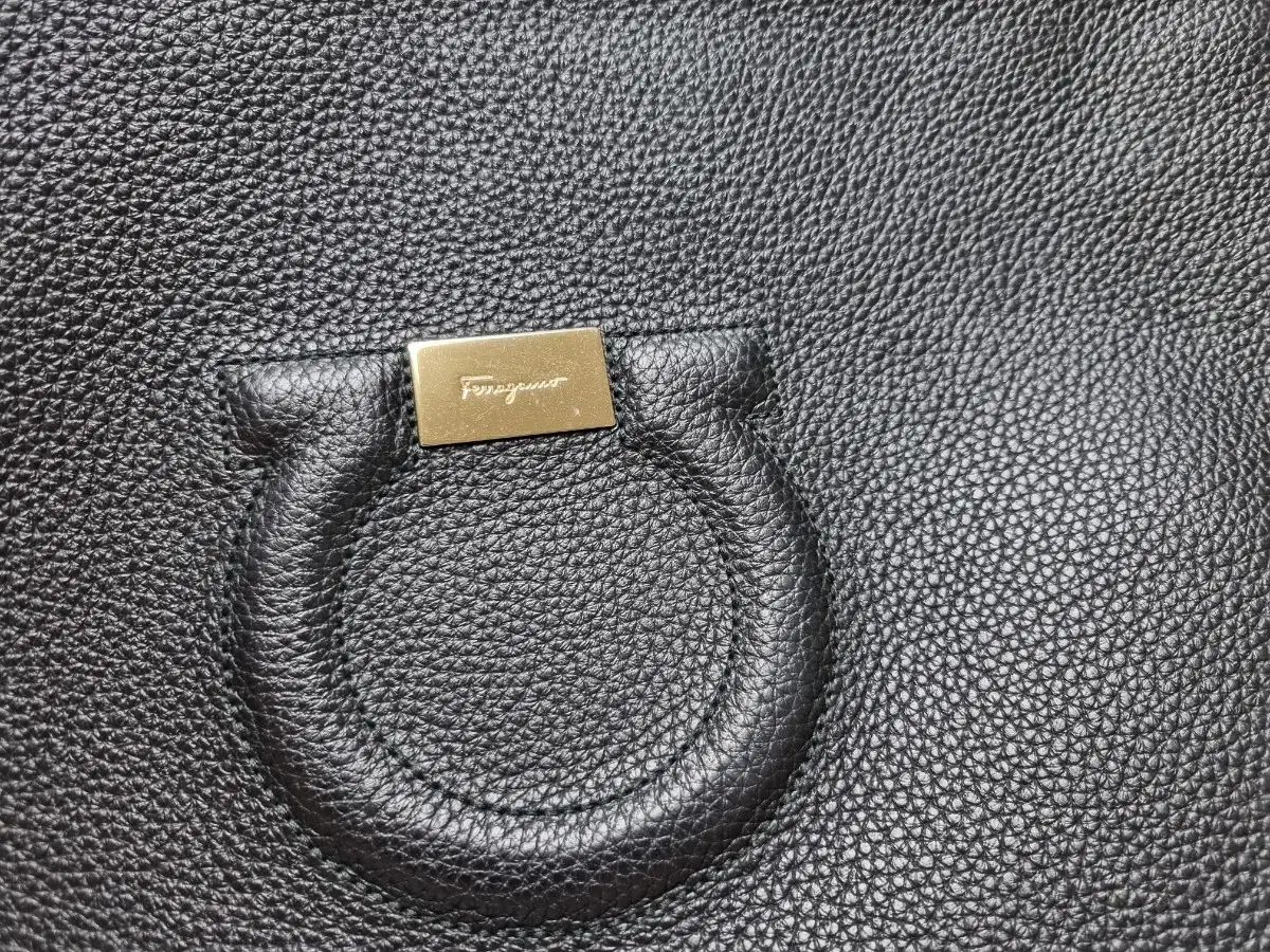 フェラガモ ガンチーニ クラッチ ブラック