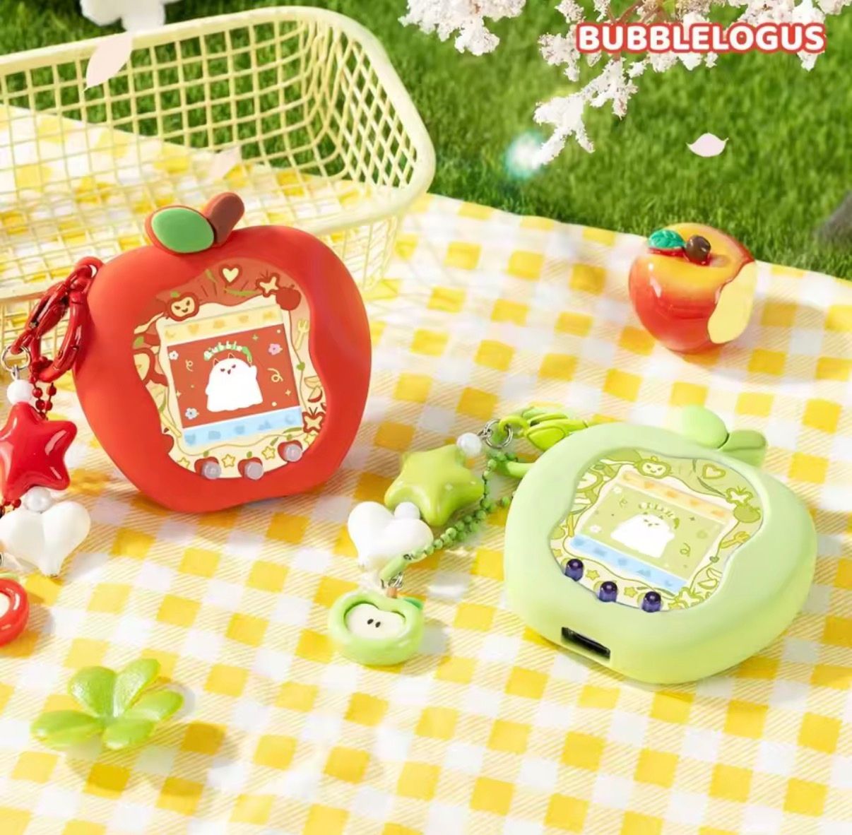 たまごっちユニ 専用カバー りんご 赤 グリーン ストラップ付き - メルカリ