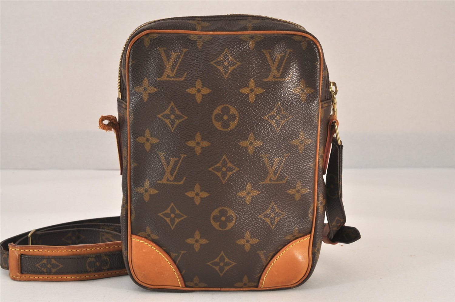 LOUIS VUITTON ルイヴィトン モノグラム ダヌーブ ショルダー