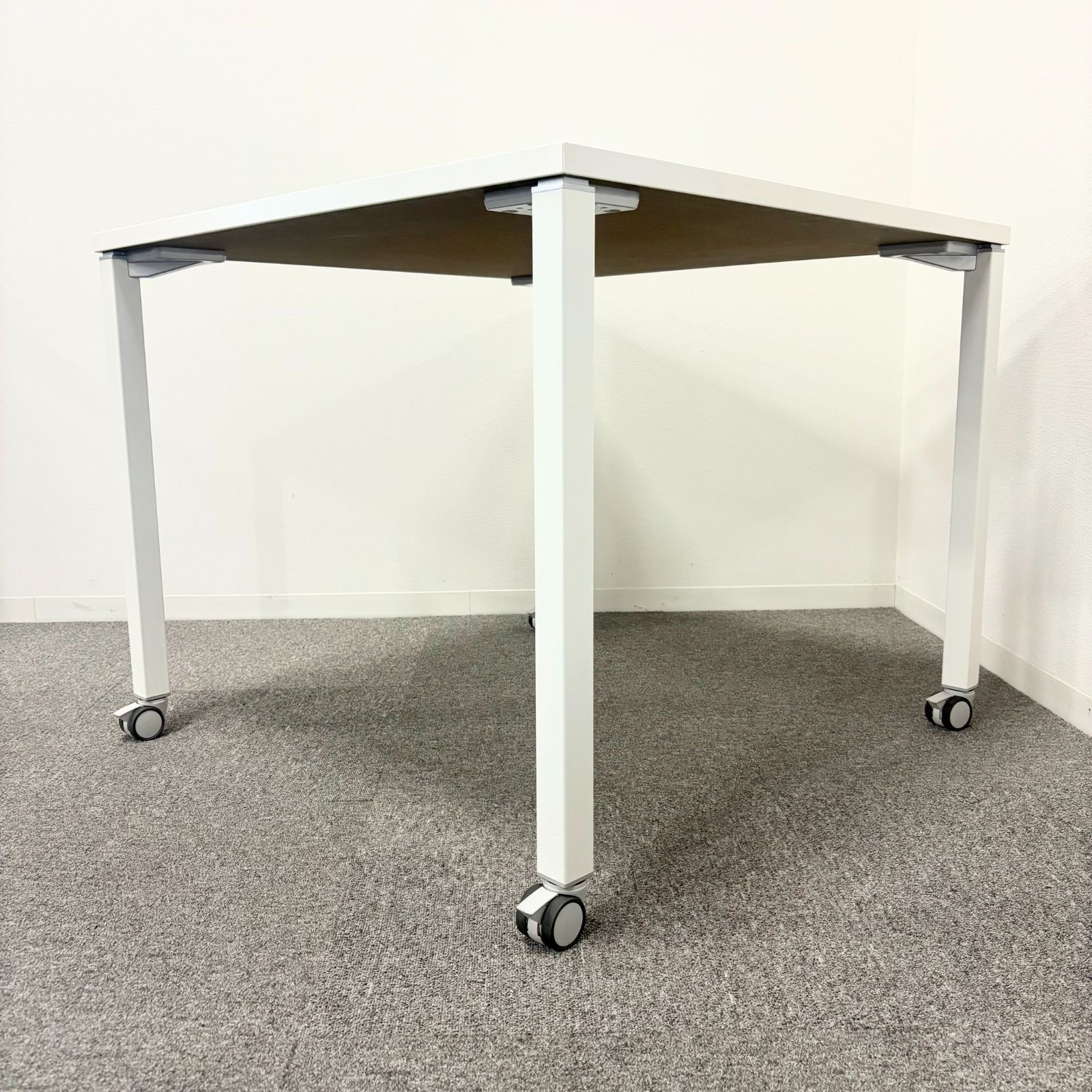 オフィステーブル 幅900mm×奥行900mm×高さ720mm 事務用 会議用 テーブル ホワイト 1606