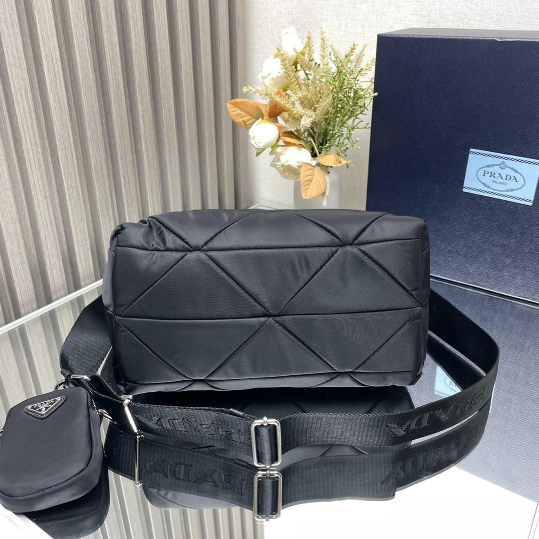 PRADA プラダ パデッド Re-Nylon ショルダーバッグ - メルカリ