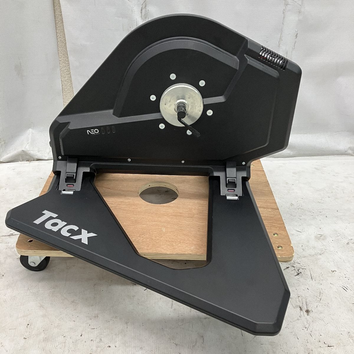 TACX NEO Smart ローラー台 (T2800 Neo) Tacx（タックス）【路面からの振動まで再現】Neo Smart （ネオ