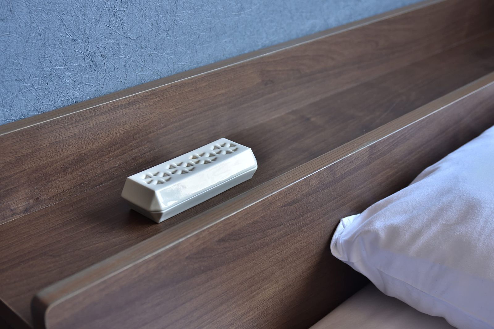 寝かせる線香皿