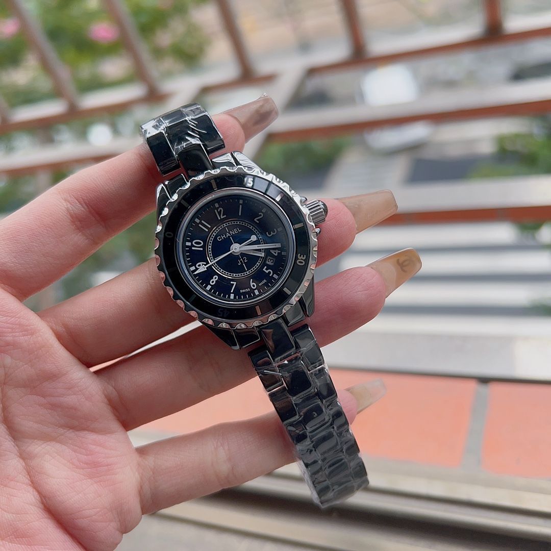 Chanel] J12 クオーツレディースウォッチ - 専用ケース・カード