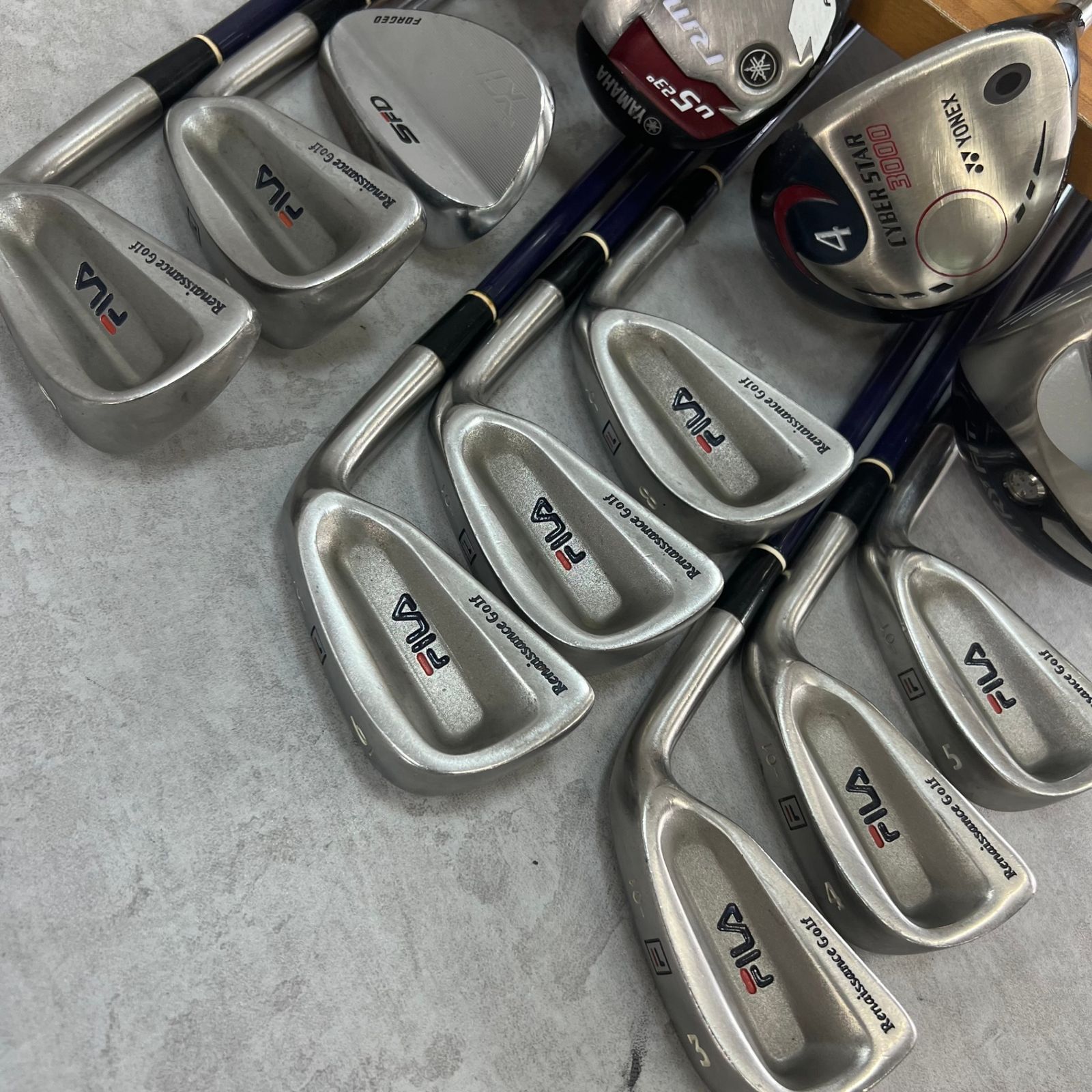 トブンダ　フィラ　メンズゴルフ13本セット　右利き用　キャディバッグ　ヘッドカバー　初心者おすすめ　入門用　TOBUNDA　FILA トブンダ フィラ メンズゴルフ13本セット 右利き用 キャディ
