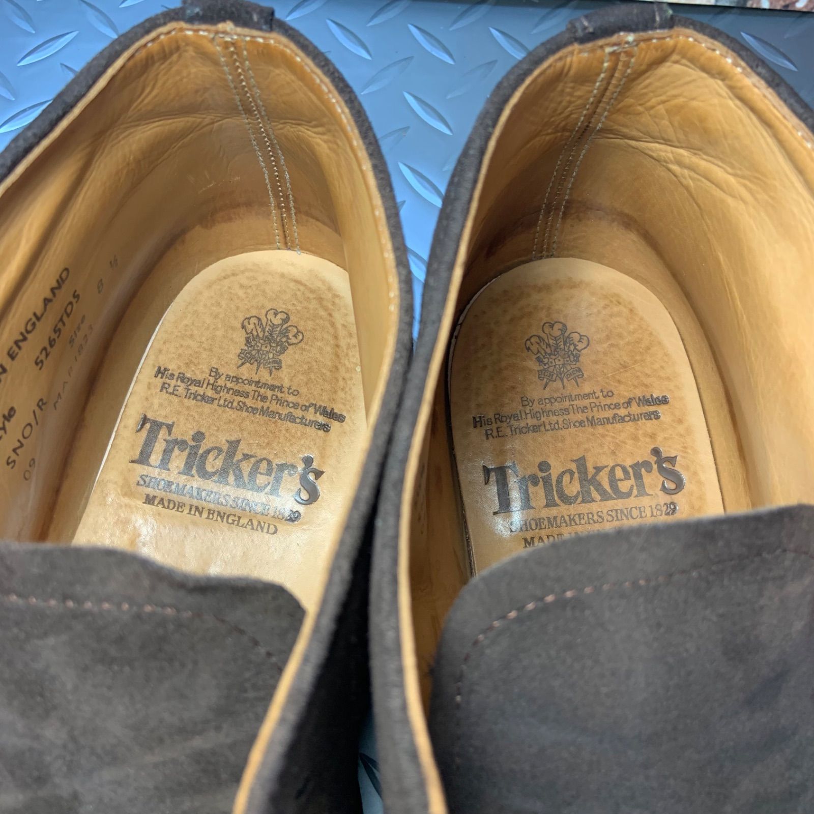 ☆Tricker's 　トリッカーズ マッドガードスウェードチャッカブーツ 　UK8.5 　27.5㎝　(24F7)　トリッカーズ　イギリス製