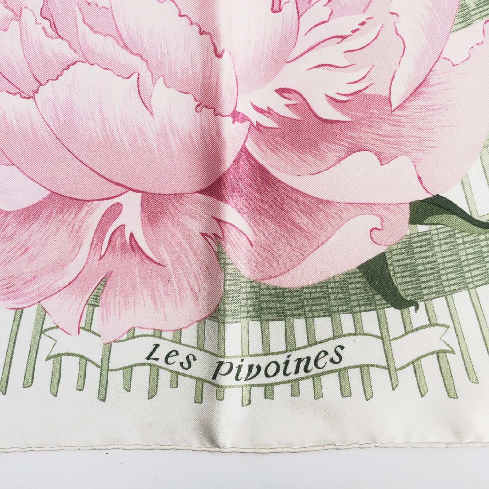人気ブランドからコーディネートを探す カレ90 エルメス HERMES 美品 Les x ピンク 芍薬 Pivoines 小物
