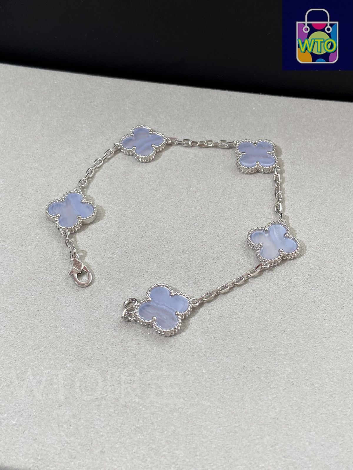 クローバーブレスレット　カルセドニー Van Cleef & Arpels] ヴァンクリーフ＆アーペル 四つ葉の