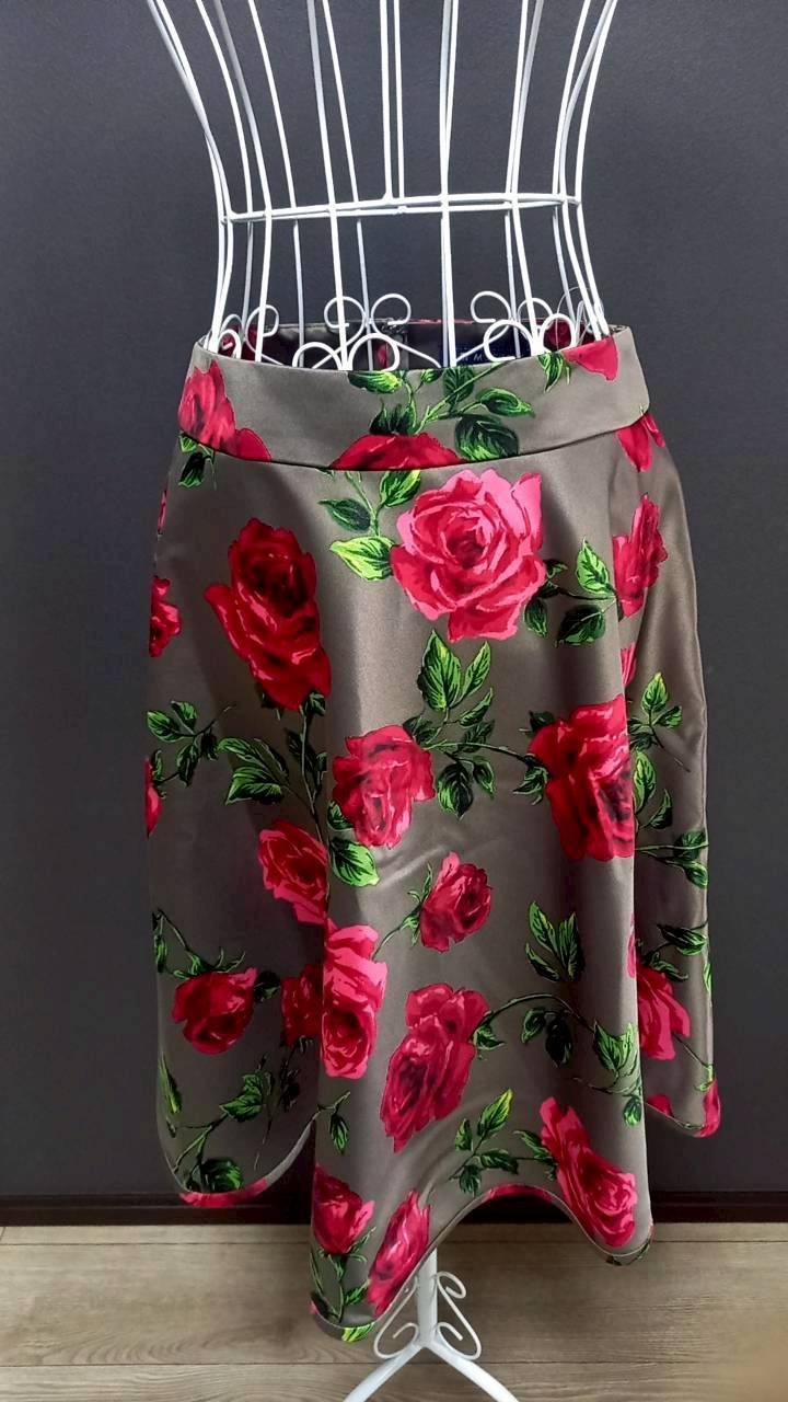 ♥ タグ付き M S GRACY エムズグレイシー フラワーデザイン バラ柄 スカート 光沢