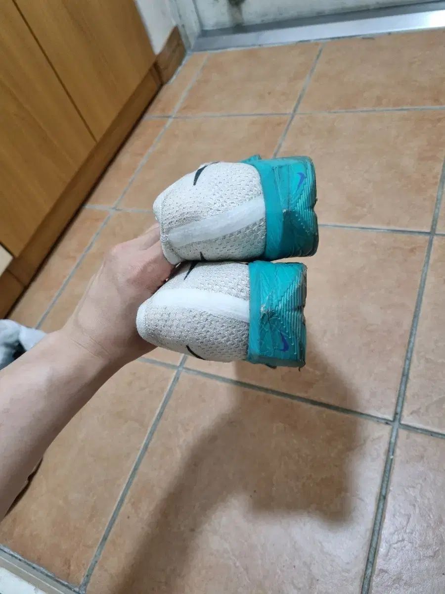 NIKE