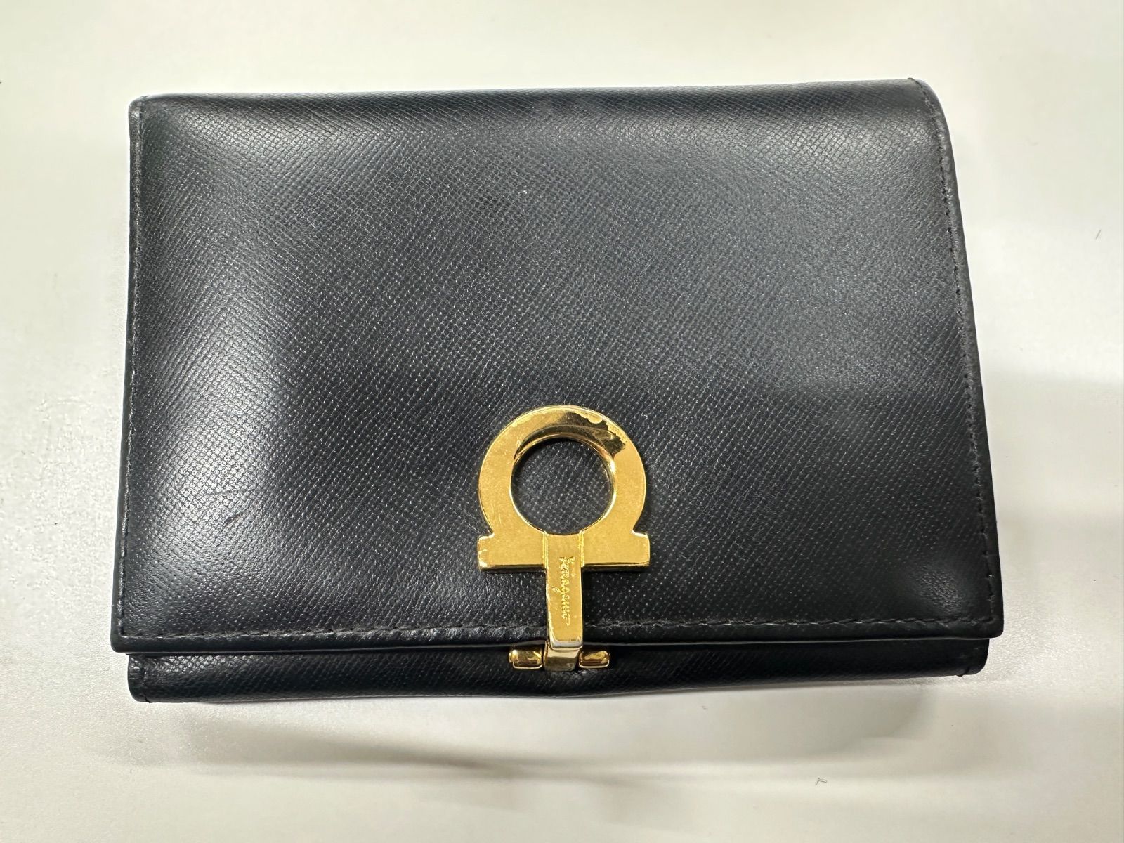 サルヴァトーレ フェラガモ 二つ折り ガンチーニ レザー ブラック メンズ レディース 黒