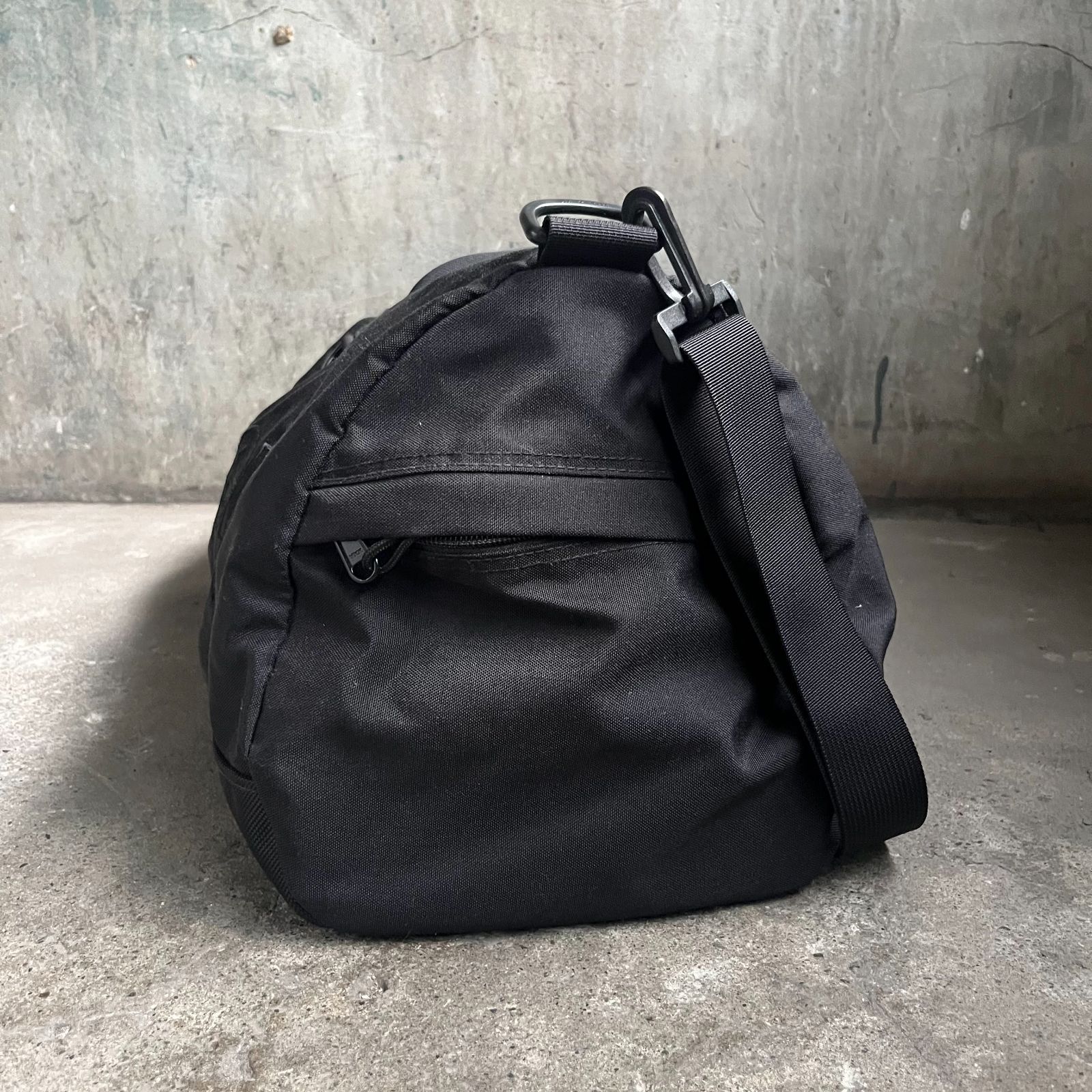 バッグ Supreme 2015AW Contour Duffle Bag Supreme Duffle Bag (SS21) - $148