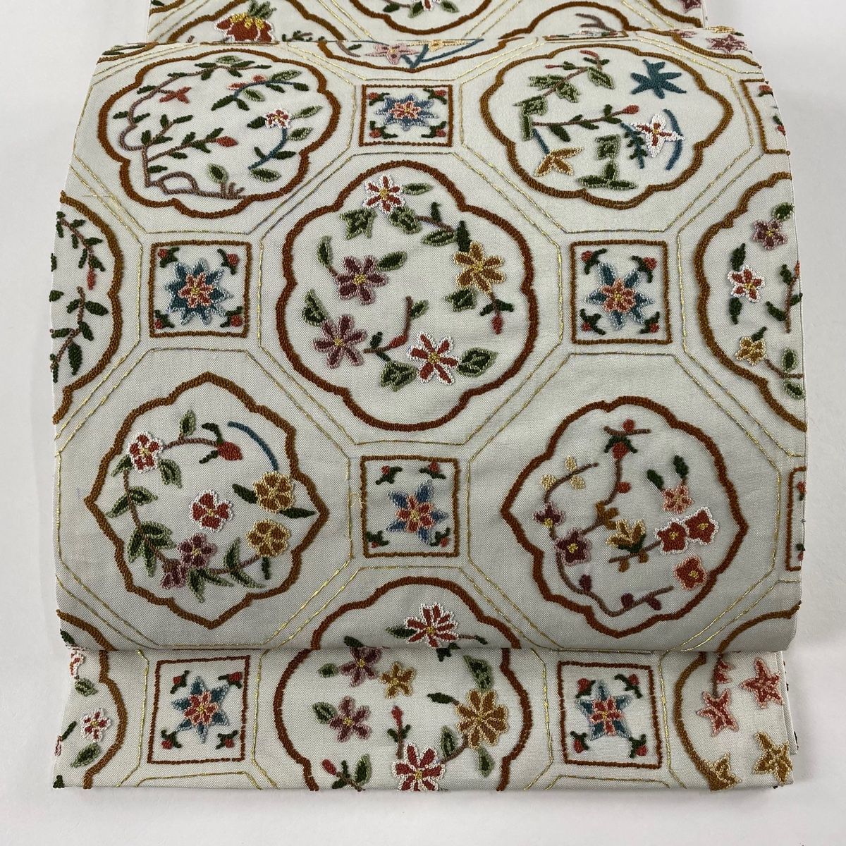 袋帯 草花 相良刺繍 金糸 薄緑 六通 正絹