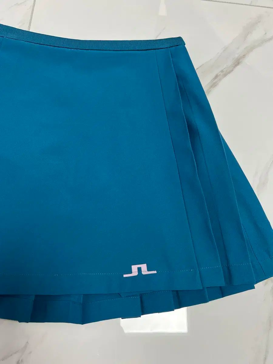 2025ssモデルJ.LINDEBERGプリーツスカート　XS J.LINDEBERG 23SS トップス ￥18,700(税込) スカート ￥25,300