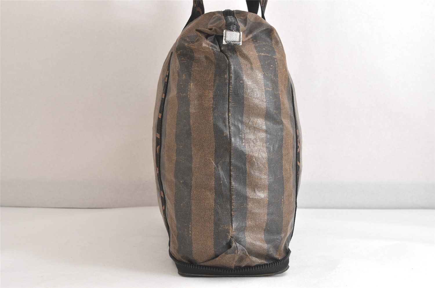 ピーブイシー レザー