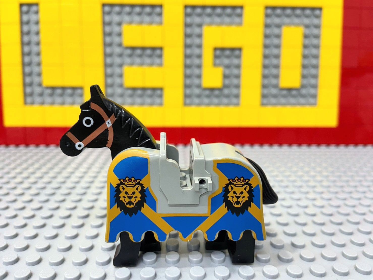 LEGO オールドレゴ ロイヤルキング お城シリーズ ミニフィグ 馬 武器等-