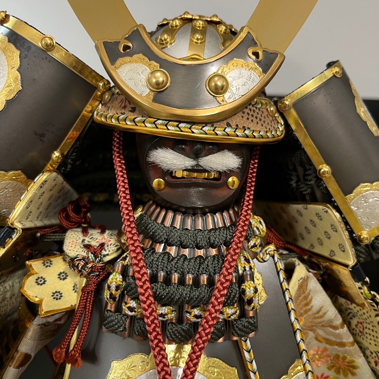 ☆御鎧司/上原玉鳳作　鎧兜　1974年作品　美品 御鎧司/上原玉鳳作 鎧兜 1974年作品 美品｜季節・年中行事