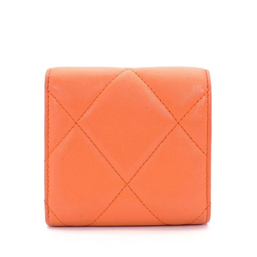 シャネル CHANEL 19シリーズ 三つ折り財布 オレンジ 財布 レザー  