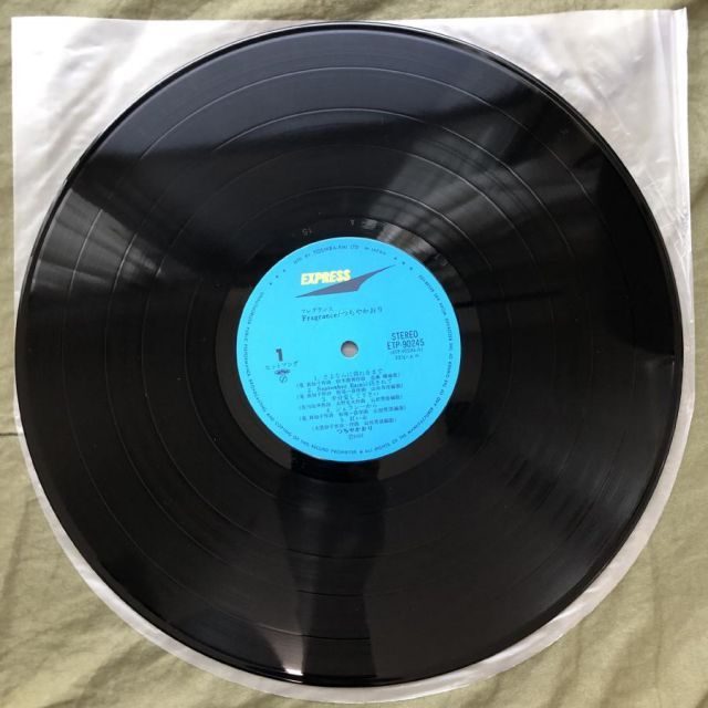 傷もなく美品です 傷なし美盤 良ジャケ レア盤 ピンナップ付 1983年 つちやかおり LP