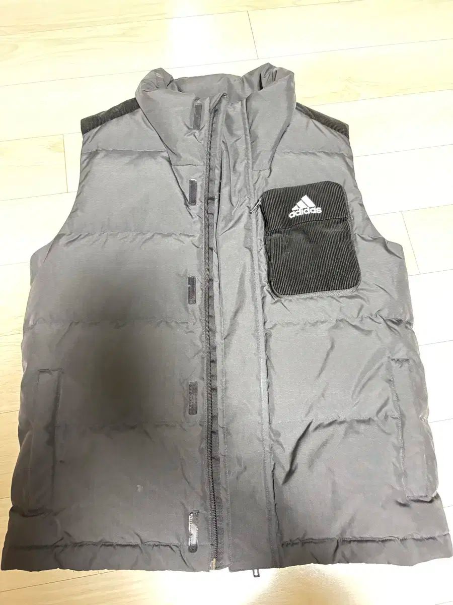 adidas(アディダス) ダウン ベスト 出品