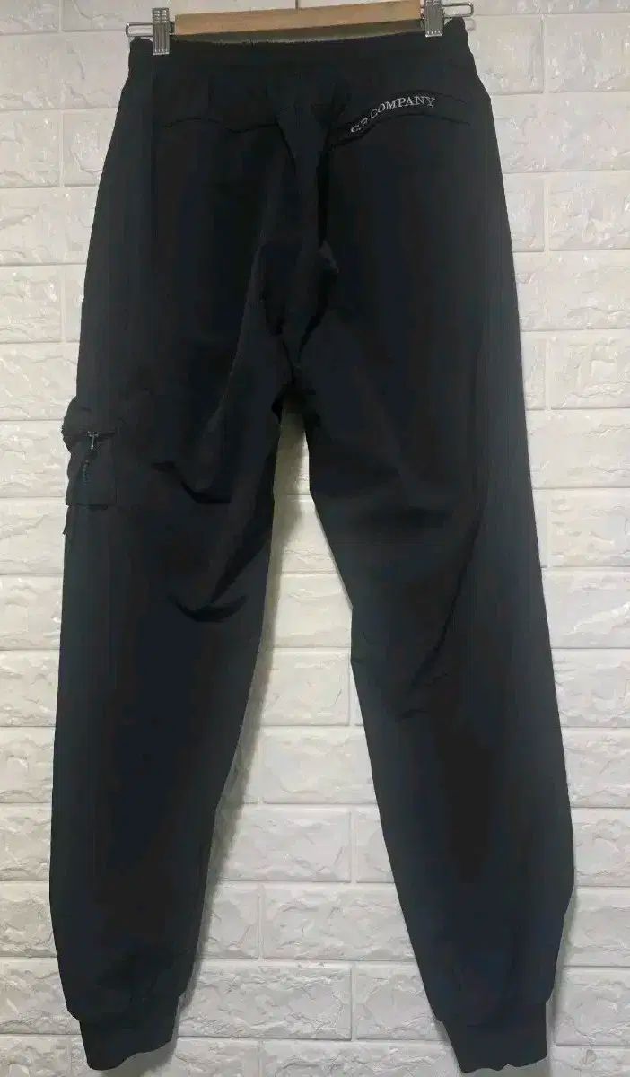 C.P. COMPANY シーピーカンパニー 裏起毛ダウンコート ジョガーパンツ 28 30 ジョガーパンツ スウェットパンツ パンツ