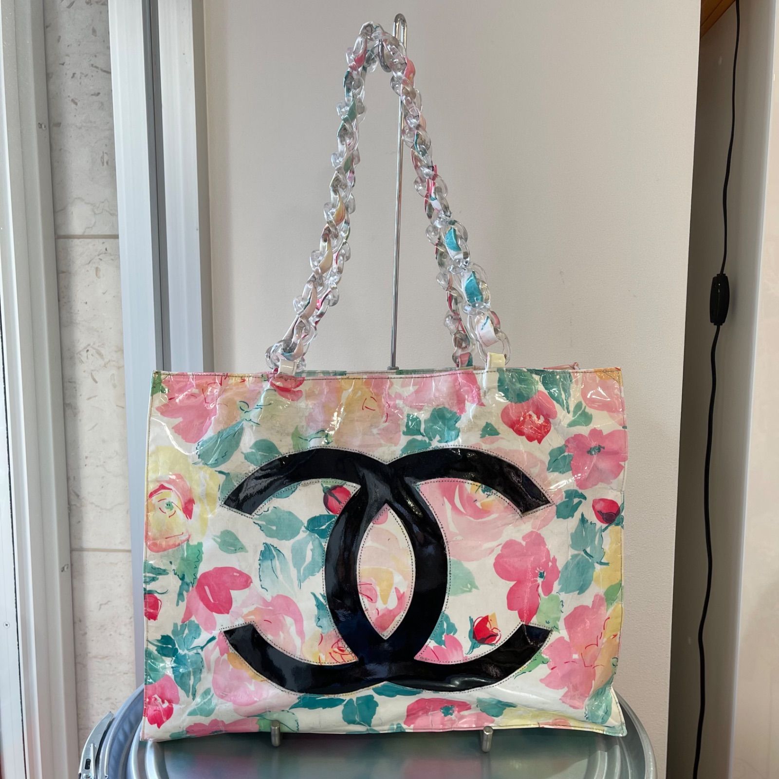 【美品】CHANEL シャネル ビッグココマーク フラワープリント ショルダートートバッグ PVC×プラスチック マルチカラー×ブラック ゴールド金具  ヴィンテージ 中古 プラチェーン プラスティック ハンドバッグ レディース 花柄 ブランド 希少 レア