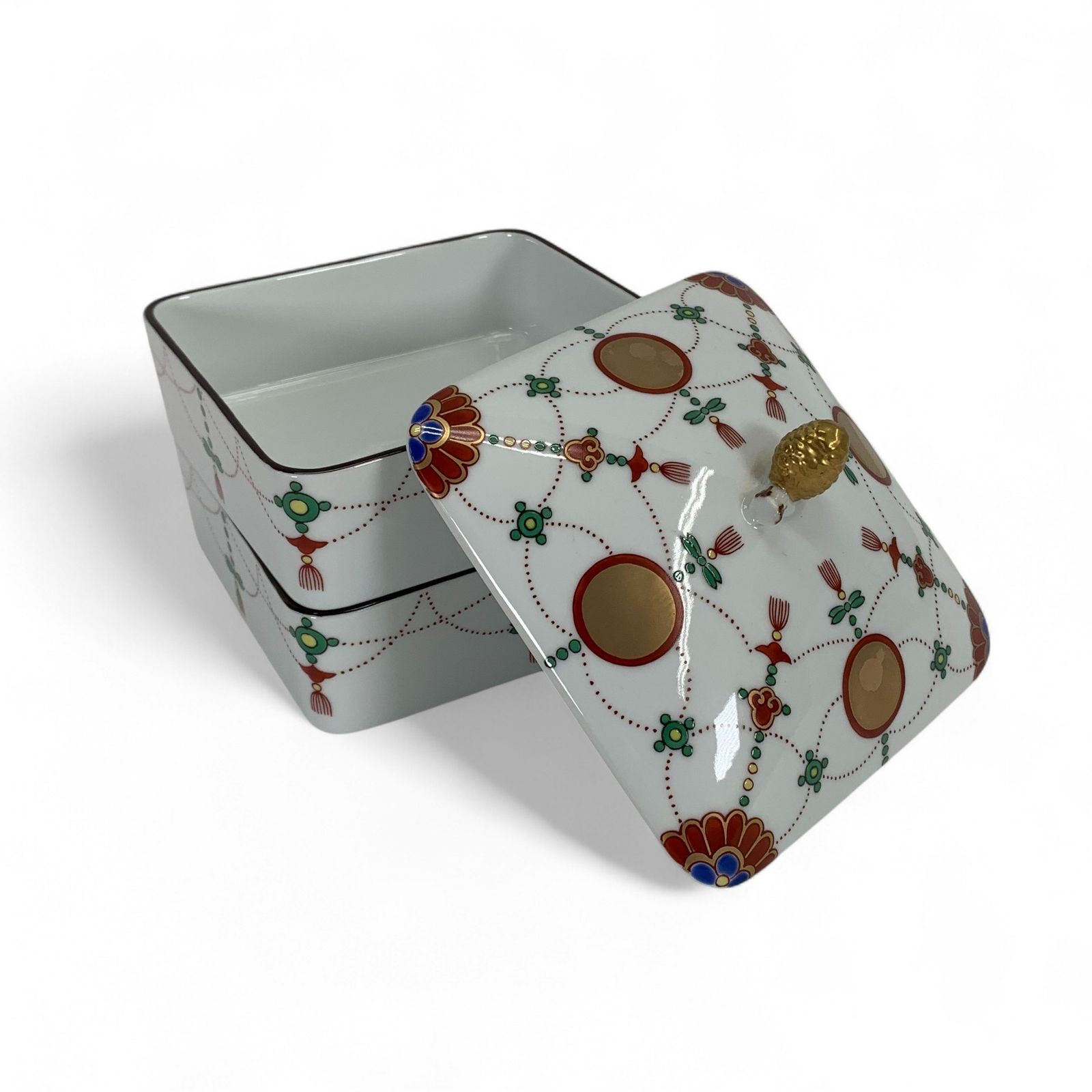 錦日輪赤玉瓔珞文