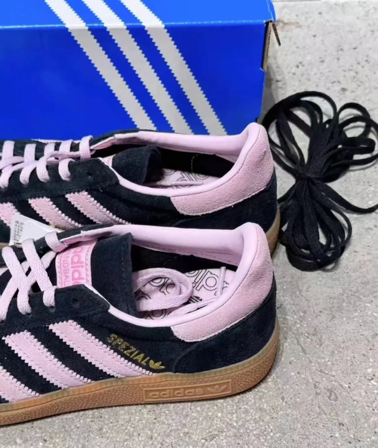 新品 adidas ハンドボール スペツィアル Handball Spezial レディース スニーカー Core Black/Clear Pink/Gum