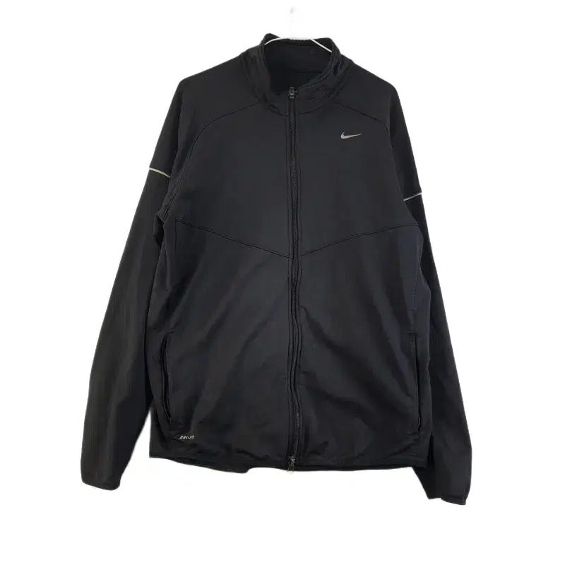 J7669 Nike(ナイキ) メンズ 110 黒 トレーナー ジップアップ J7669 Nike(ナイキ) メンズ 110 黒 トレーナー ジップアップ