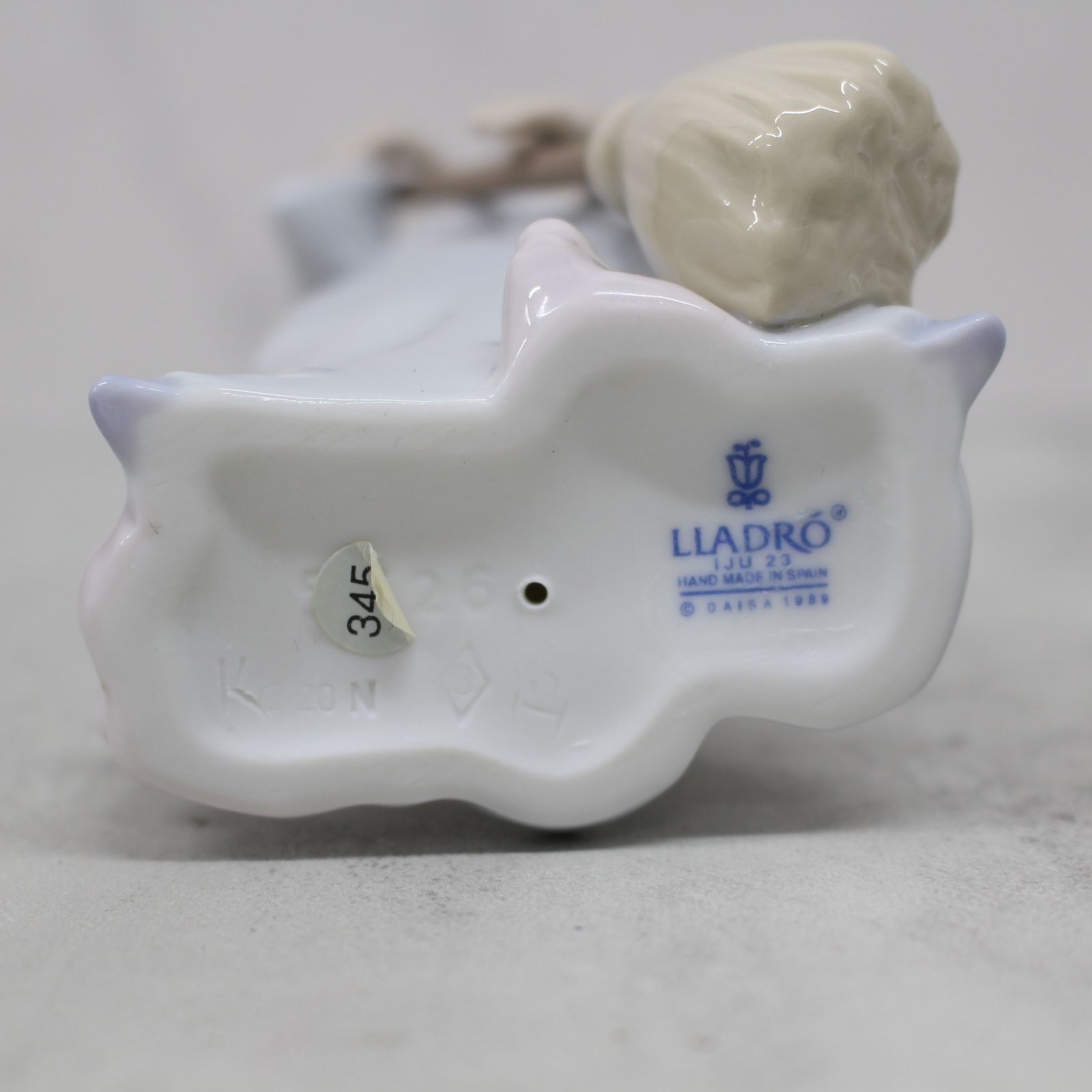 S130)【絶版/極美品】LLADRO/リヤドロ 5726 可愛い天使 「雲を払う」 SWEEP AWAY THE CLOUDS フィギュリン 陶器  置物 アンティーク - メルカリ