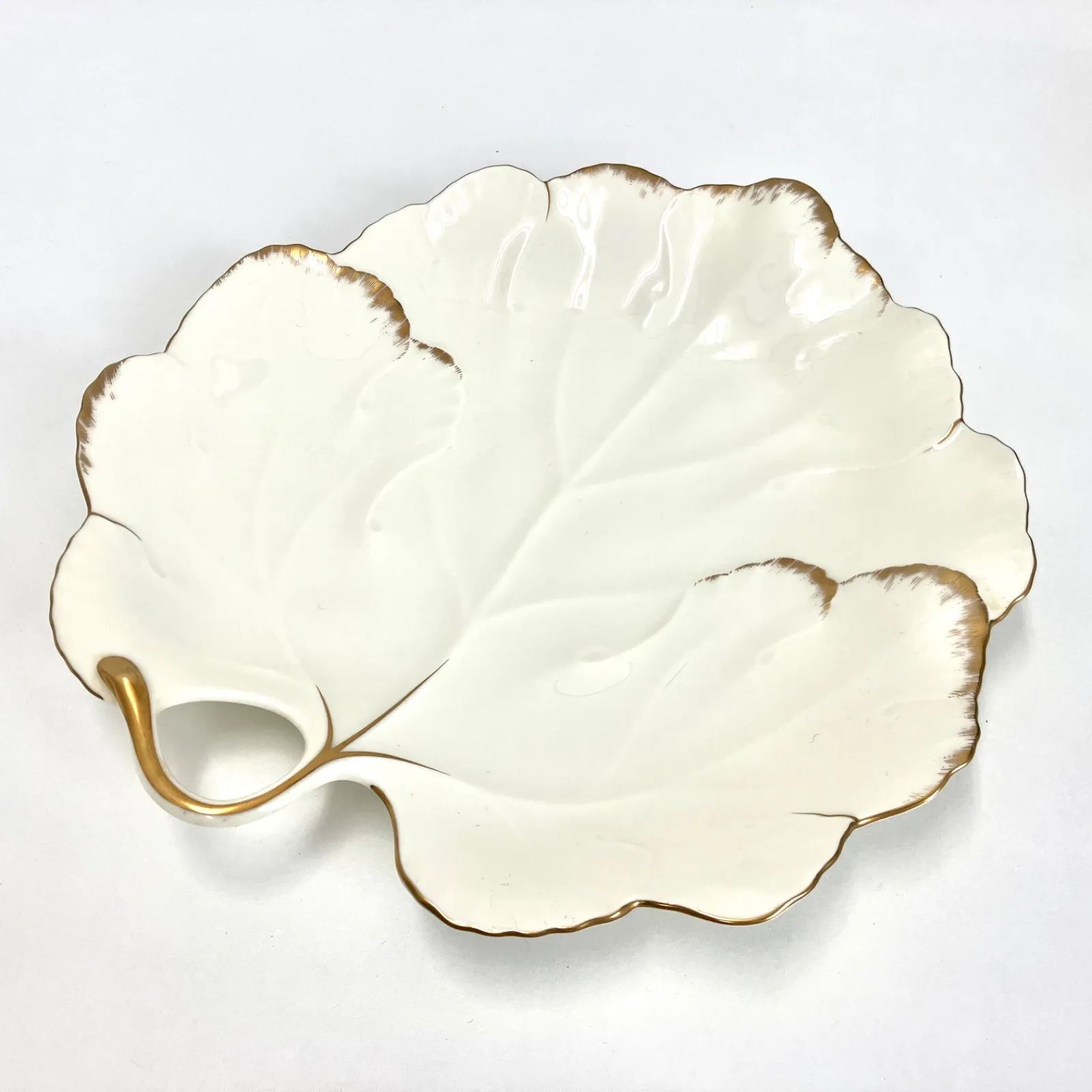628033】 NARUMI bone China gift gallery リーフディッシュ 皿 美品 