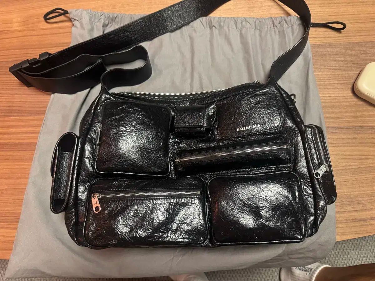 BALENCIAGA バレンシアガ スーパーベージ スーパー ビジー メッセンジャーバッグ