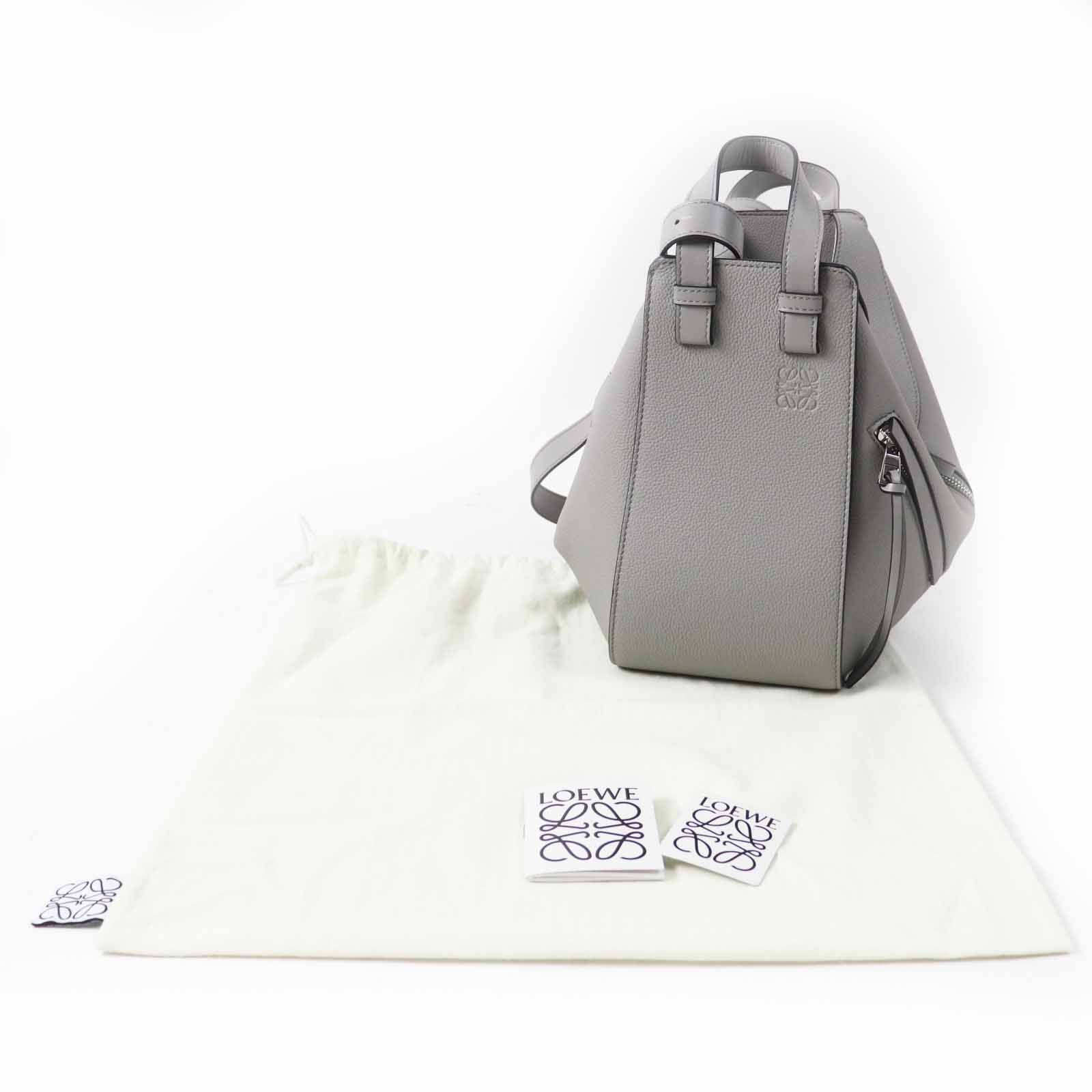 LOEWE シルバーショルダーバッグ 保存袋付き LOEWE シルバーショルダーバッグ 保存袋付き
