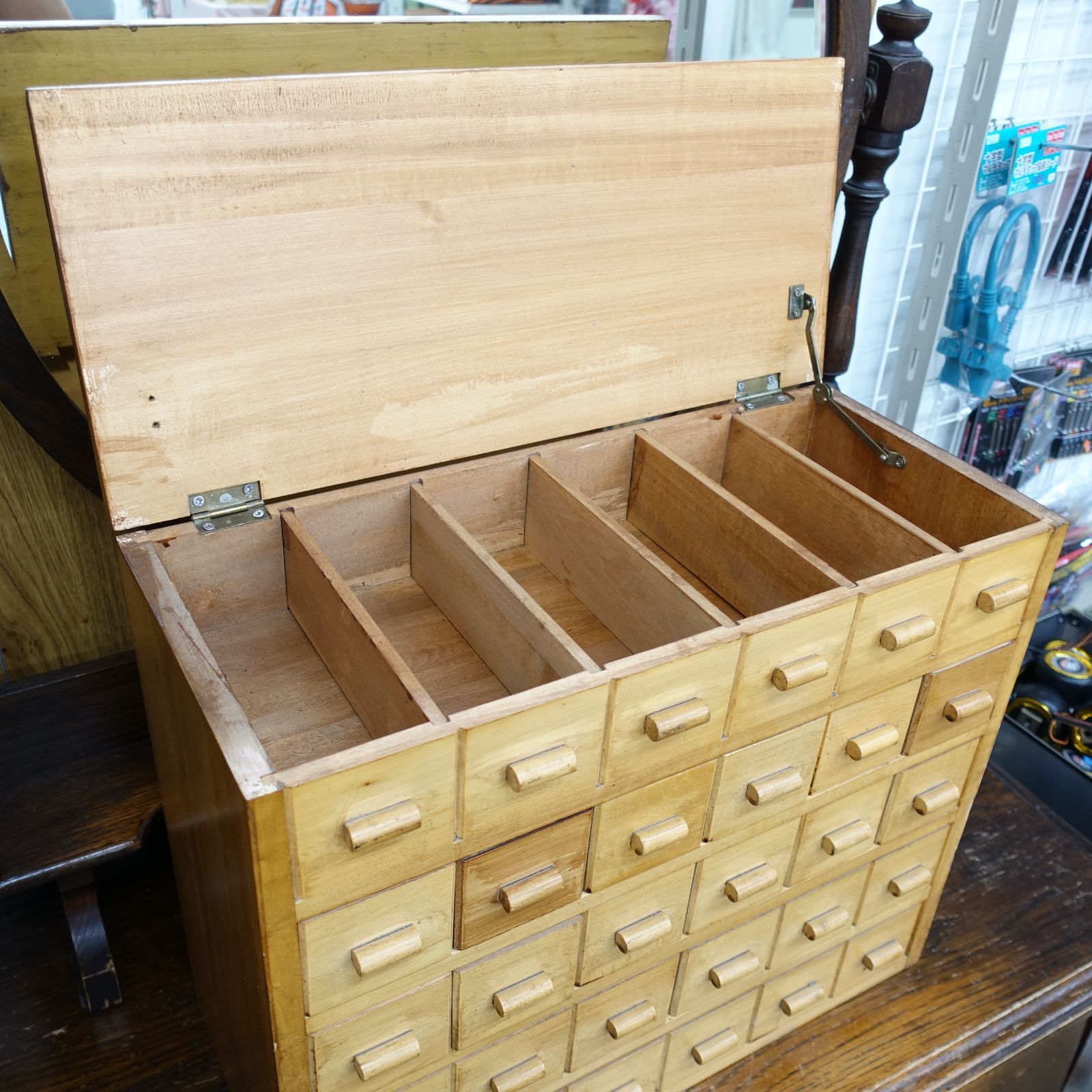 薬箪笥 薬草棚 小物入れ 収納ボックス 古道具 引き出し棚　昭和レトロ 薬箪笥 薬草棚 古道具 引き出し棚 ボックス ブロカント - メルカリ