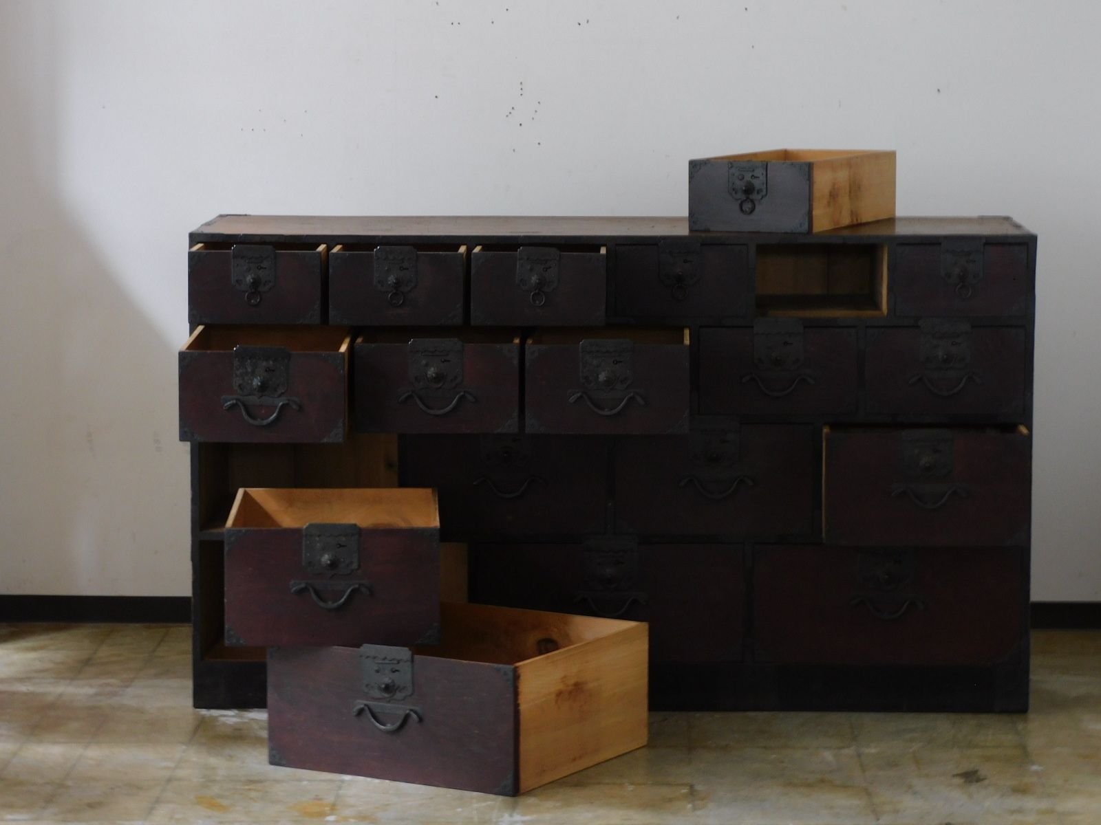 時代タンス　民芸タンス　小タンス　桐　小物収納 高さ48.5cm サイズ小ぶり 時代タンス 民芸タンス 小タンス 桐 小物収納 高さ48.5cm サイズ小ぶり