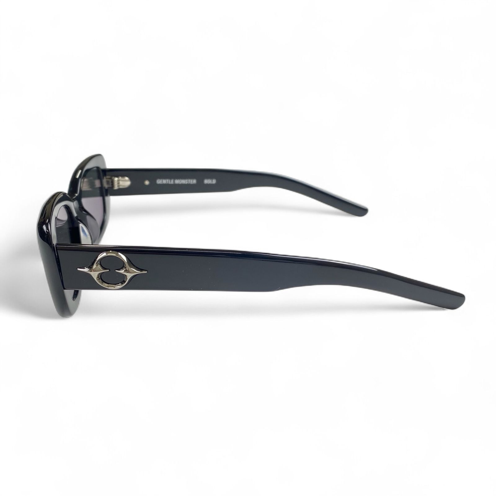 ジェントルモンスター　The Bell 01 YIH9IA1L6HWF_FRONT.jpg