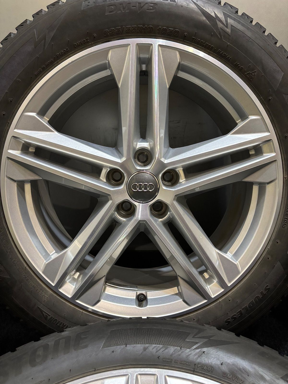 235 55R19 BRIDGESTONE DM-V3 19年製 アウディ FY Q5 Sライン 純正 19インチ 8J 39 112 5H スタッドレス 4本 1-K193