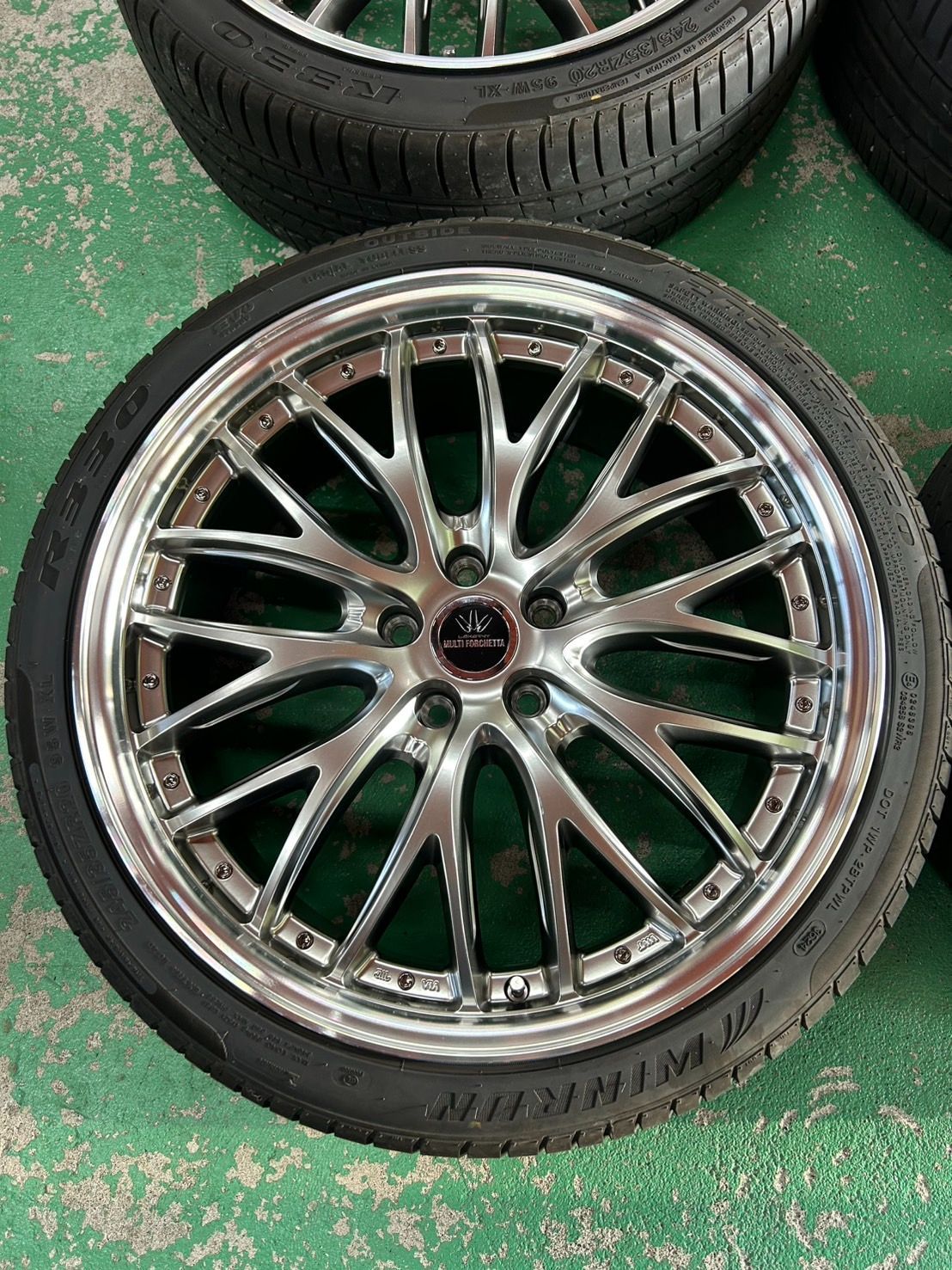 BADX ロクサーニ マルチフォルケッタ 20インチ 8.5J 45 5H114.3 245 35ZR20 タイヤ付き 4本セット