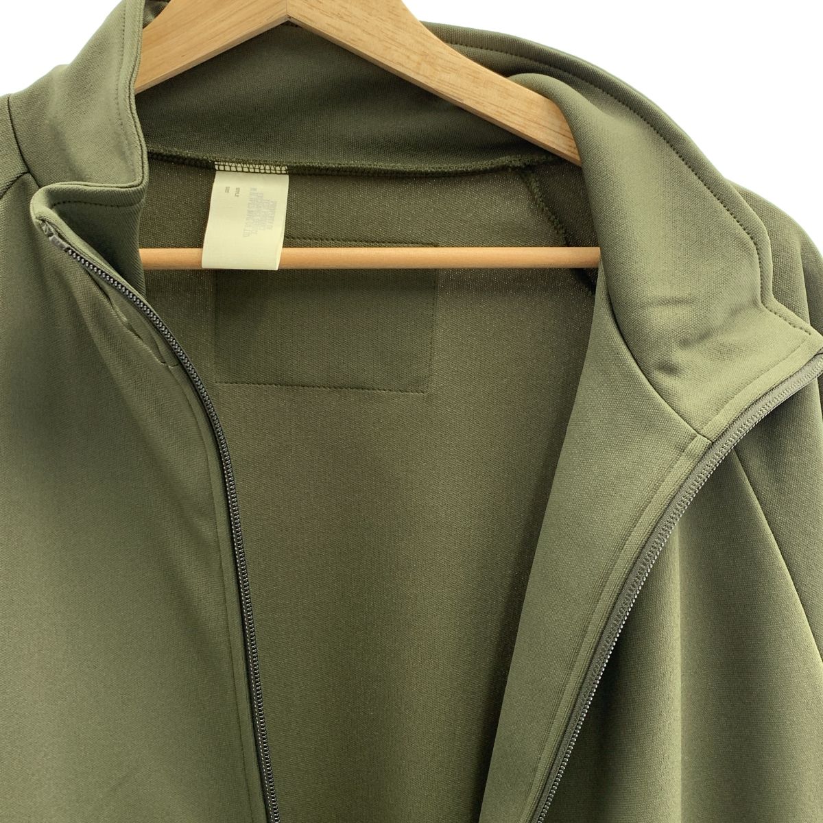 トラックジャケット