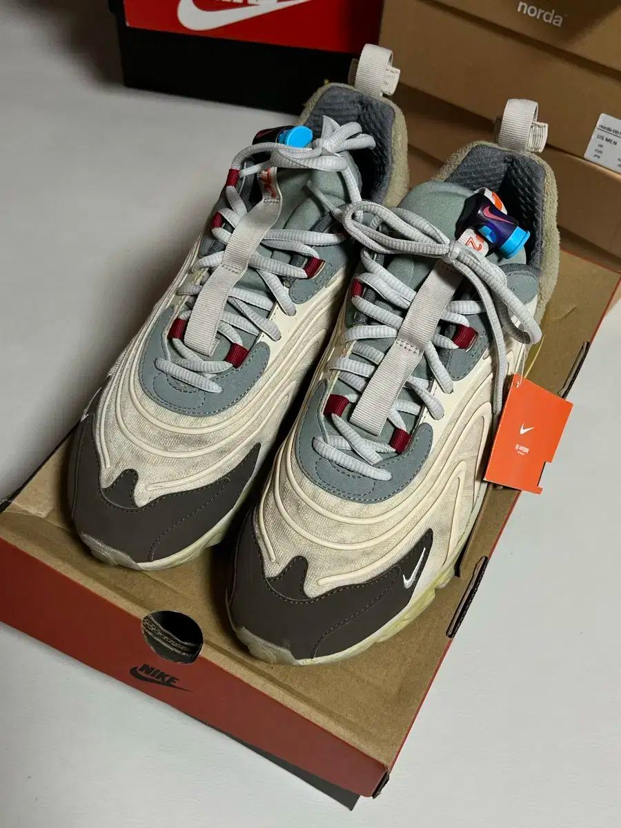 NIKE(ナイキ) x トラヴィス Scot（スコット） エアマックス (AIR MAX) 275