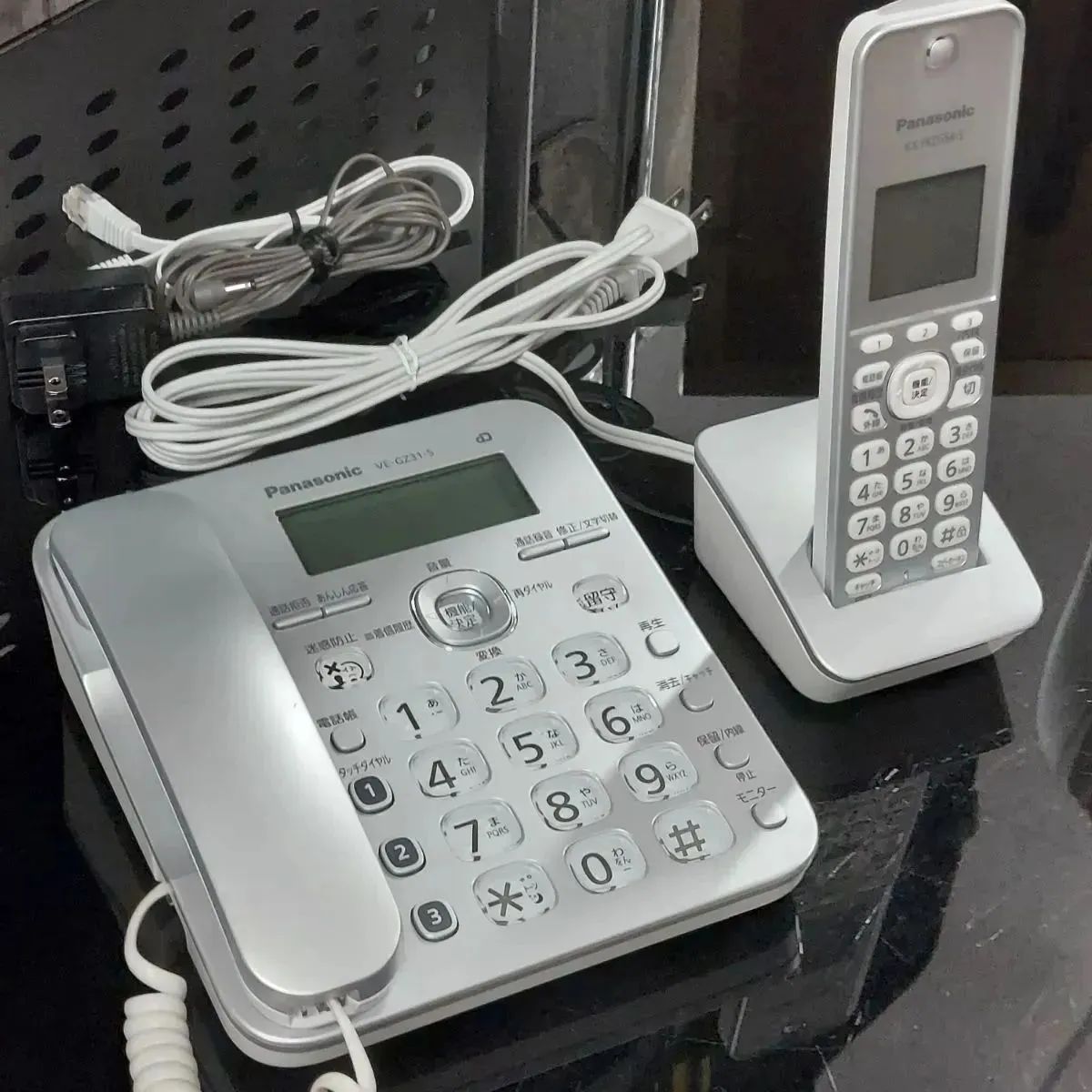 Panasonic パナソニック 電話機VE-GZ31-S + 子機 KX-FKD558-S | Shop 